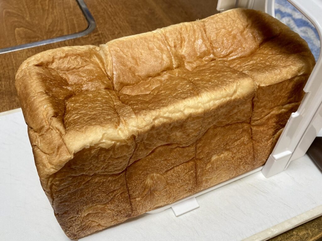 プレーン食パン「まごころ」を袋から出した状態
