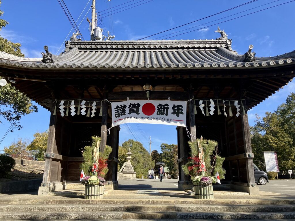 日岡神社の門
