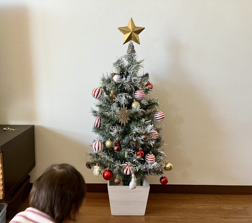 飾りつけられたクリスマスツリー