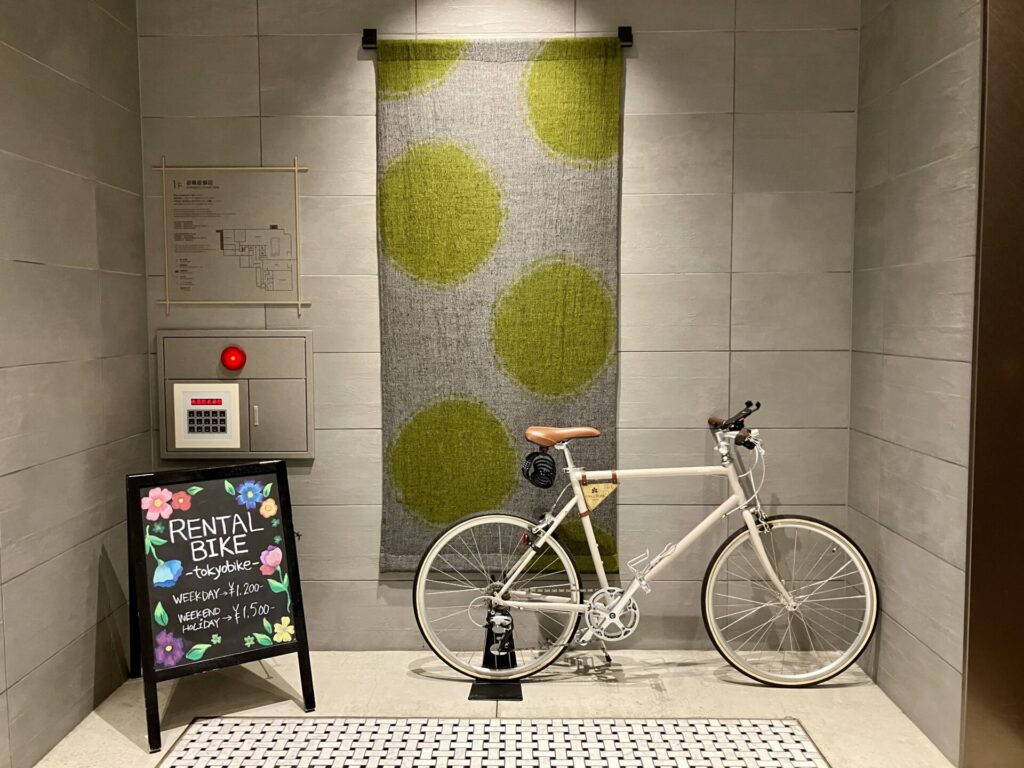 ニッコースタイル名古屋のエレベーター前の自転車