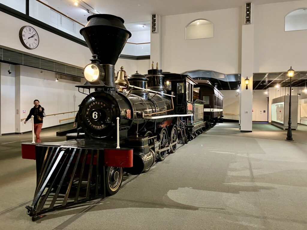 蒸気機関車「しづか号」の展示