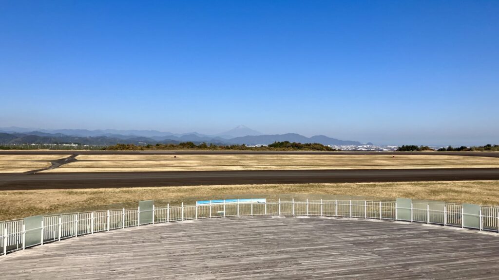 石雲院展望デッキから見た滑走路