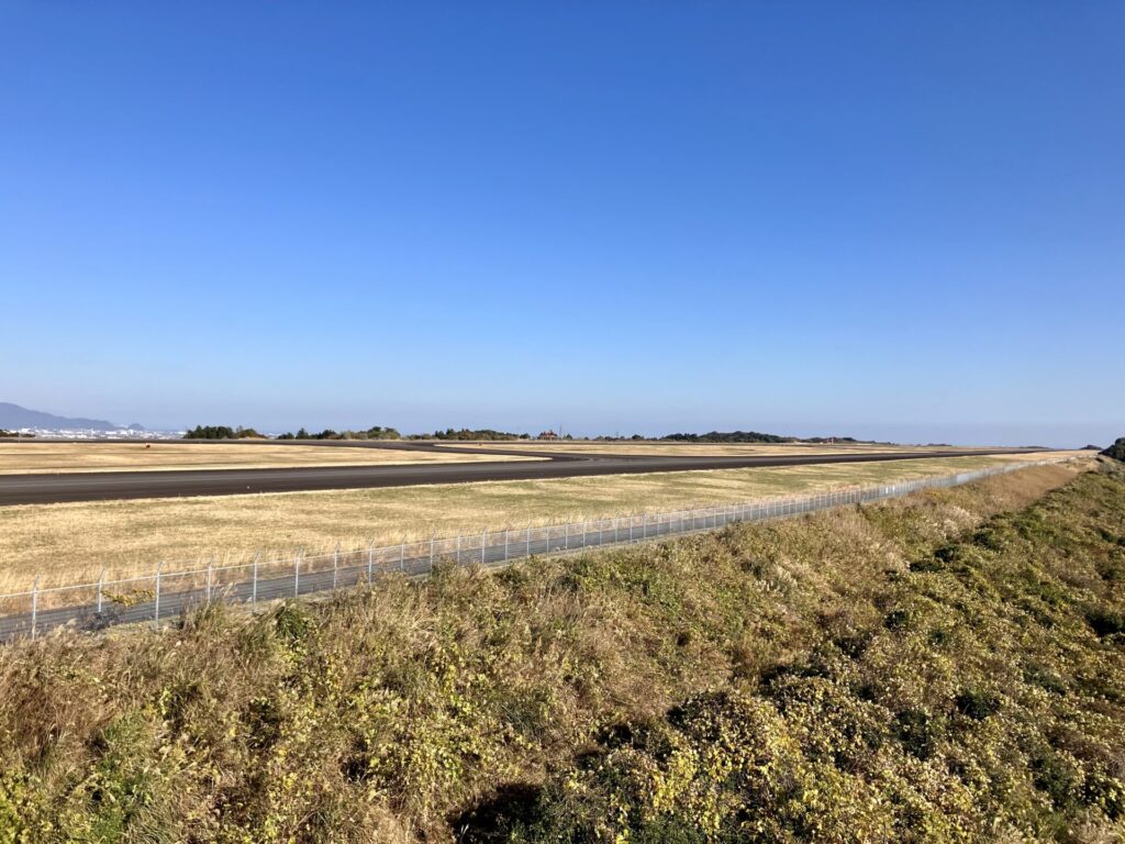 石雲院展望デッキから見た滑走路