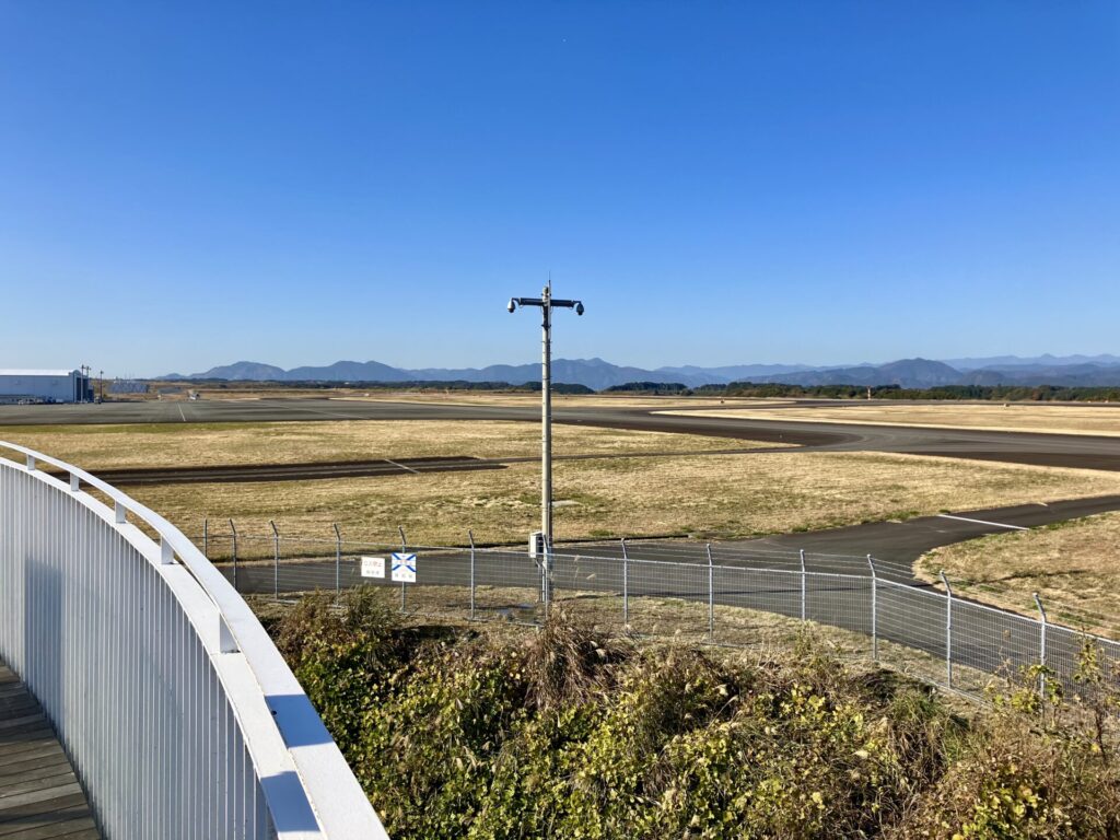 石雲院展望デッキから見た滑走路