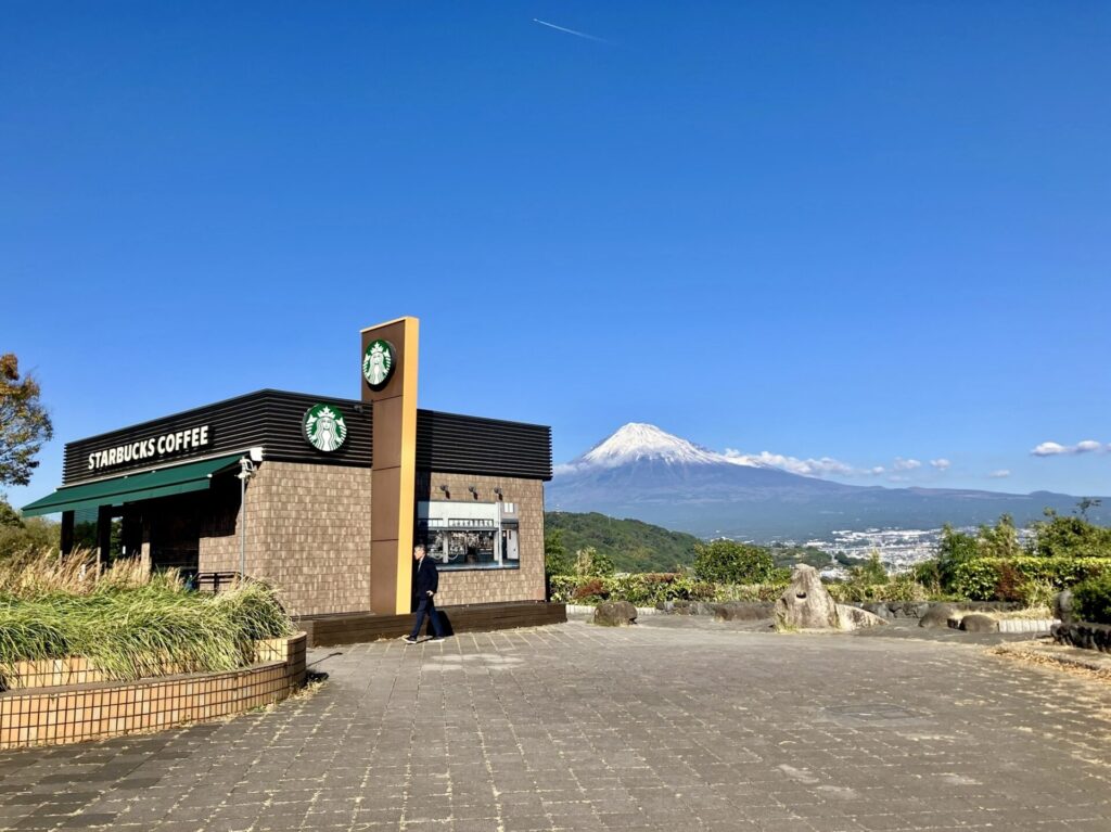 スターバックス富士川SA店と富士山