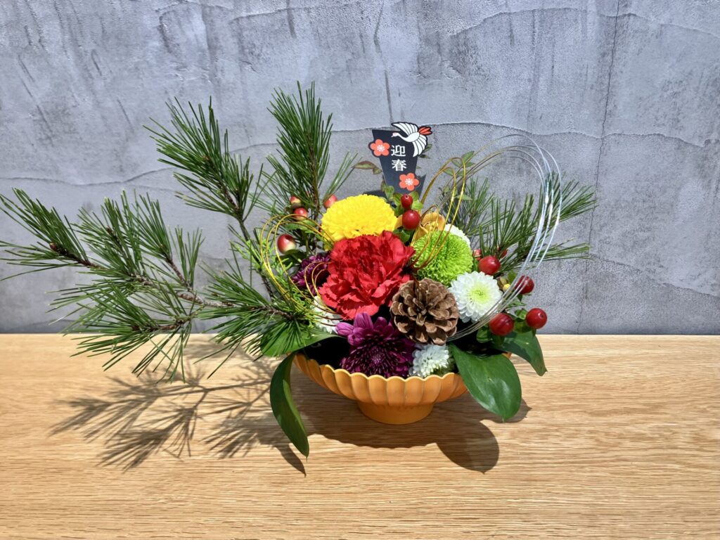 迎春アレンジメントの完成したもの